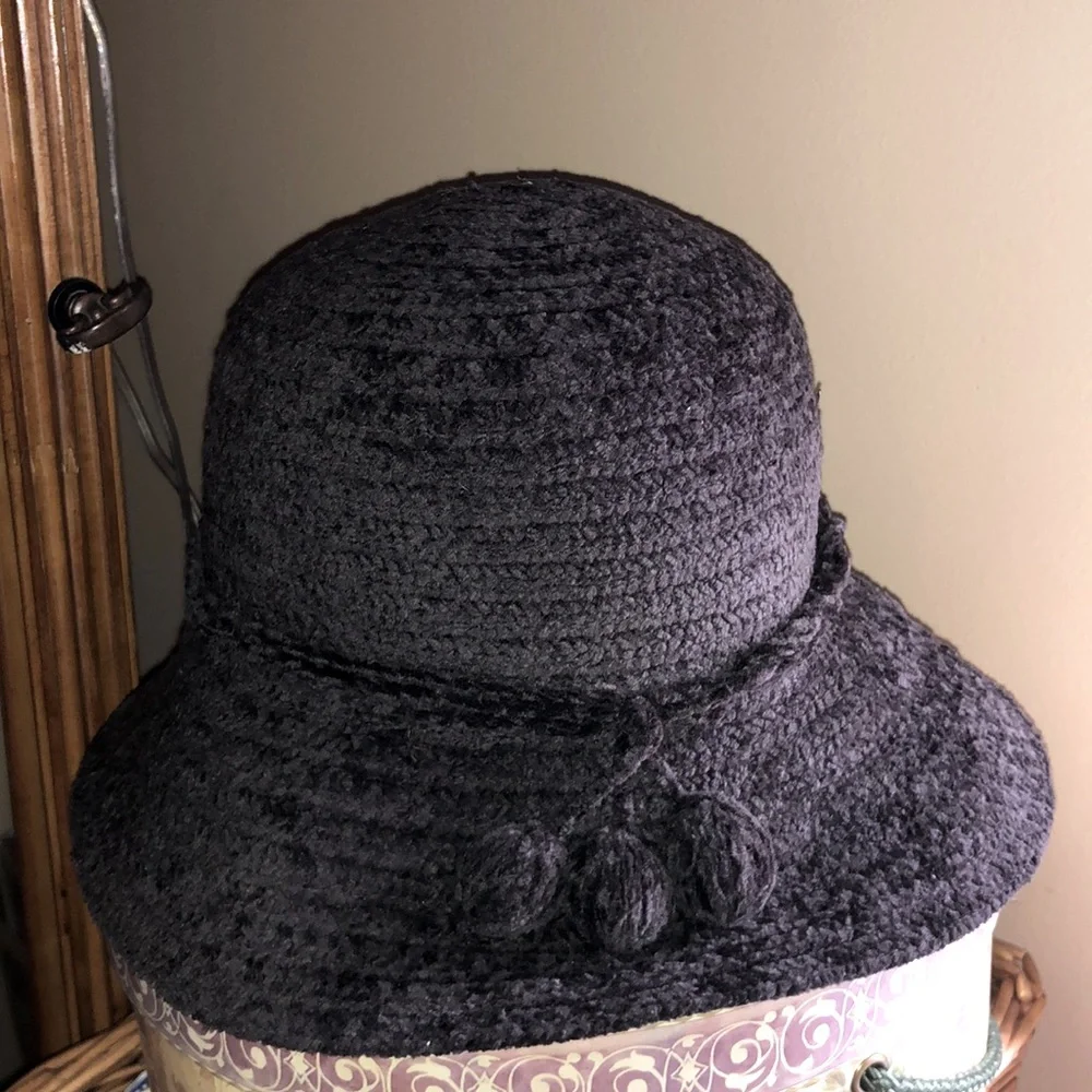 Betmar NY Classic Chic Warm Weather Brown Soft Knit All Occasion Braided Hat